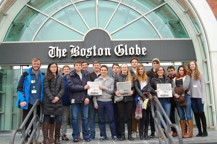 The+Gator+newsroom+poses+in+front+of+The+Boston+Globe+building.+Photo+by+Noa+Schabes+17