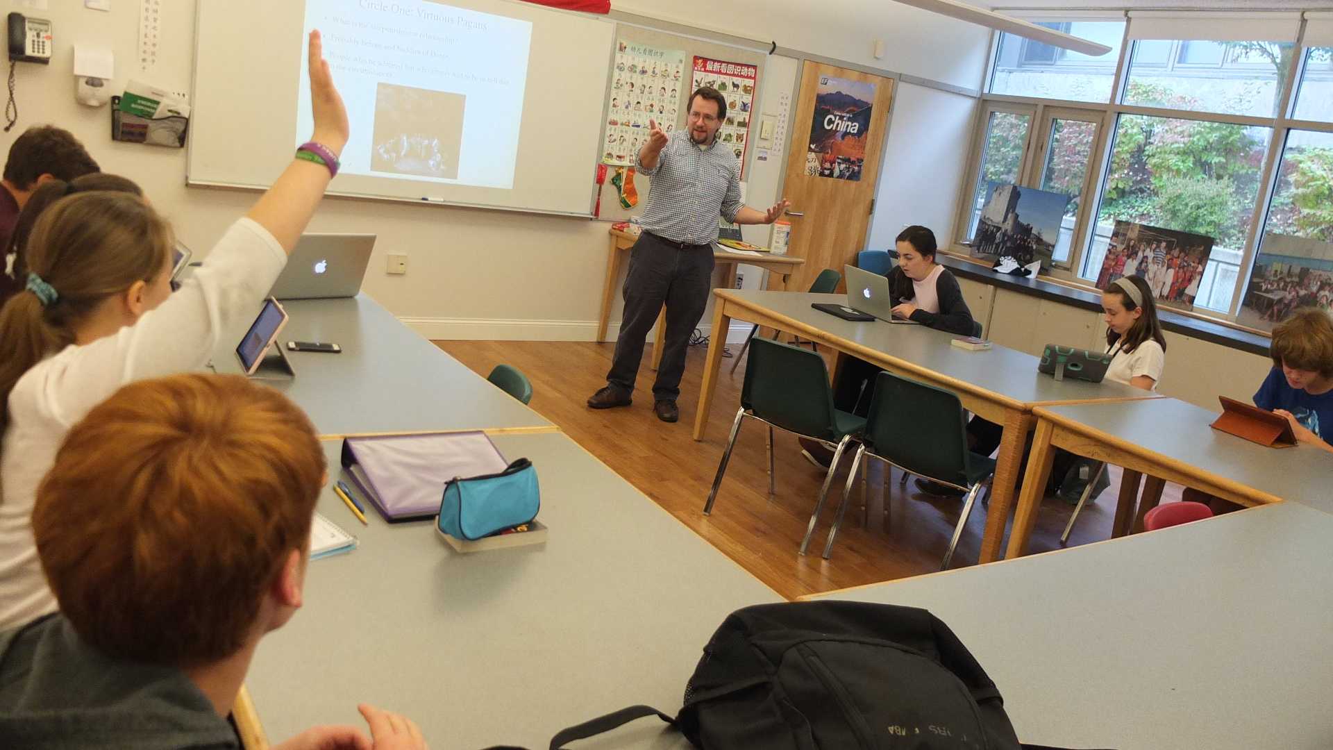 Dean of Students Paul Murray teaches his 9th grade English class. Photo by Noa Schabes '17.