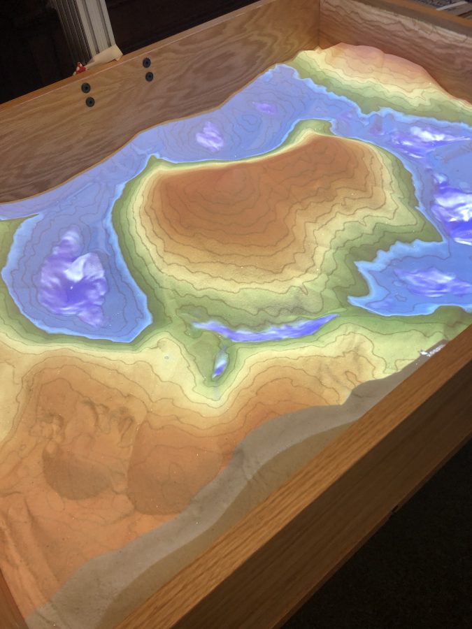 The augmented reality sandbox with the projector turned on. Photo by Michael Young '23. 