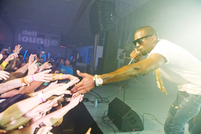 Kanye+West+performs+for+fans+in+2009.+Photo+courtesy+of+Wikimedia+Commons.