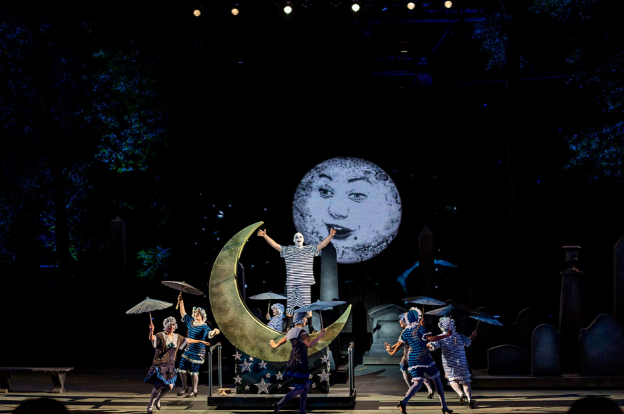 The+Addams+Family+being+performed+in+2014.+Photo+courtesy+of+Wikimedia+Commons