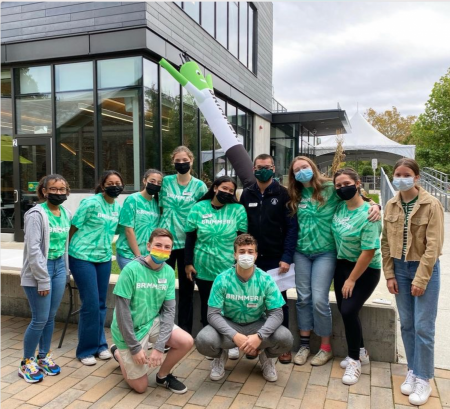 Upper School tour guides pose at Open House. Photo courtesy of Brimmer and May School.