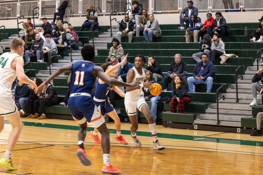 Bryce Ruglass Dortch '24 drives to the hoop.