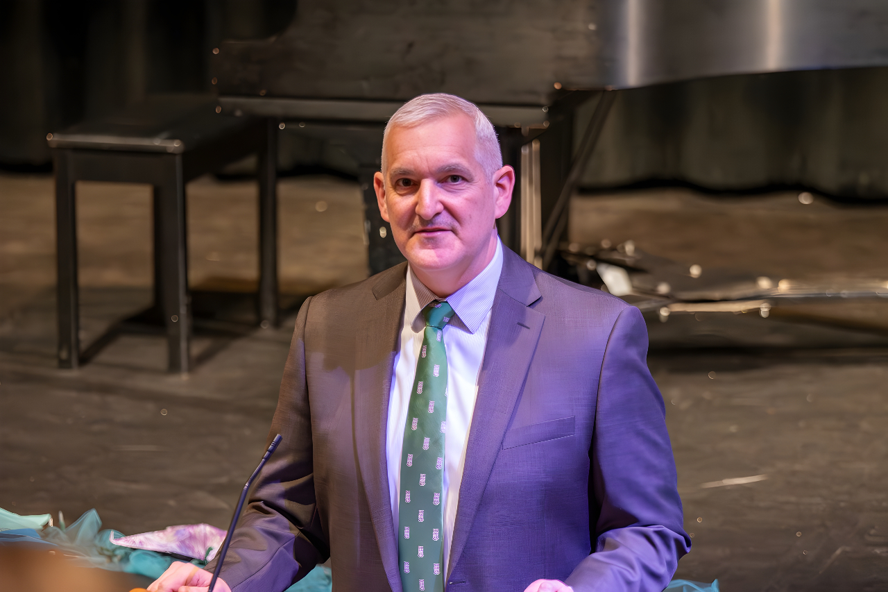 The event featured a series of tribute videos in which seniors expressed their gratitude and shared advice, marking a heartfelt transition of leadership as the juniors prepare to step into their final year here. 